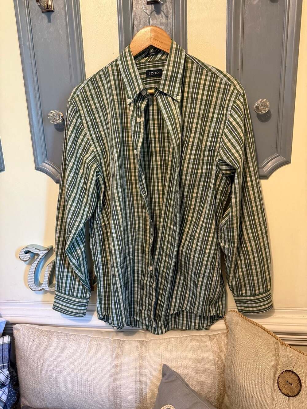 IZOD Men's Green Plaid Long Sleeve Button Down Shirt Size Medium Easy Care